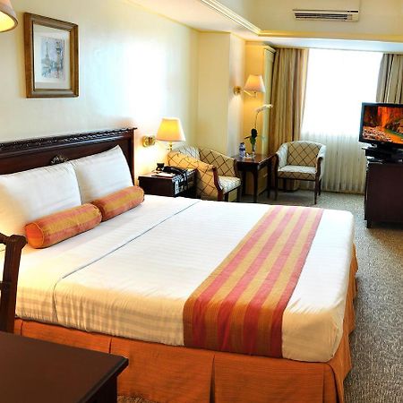Networld Hotel Spa And Casino Pasay Bagian luar foto