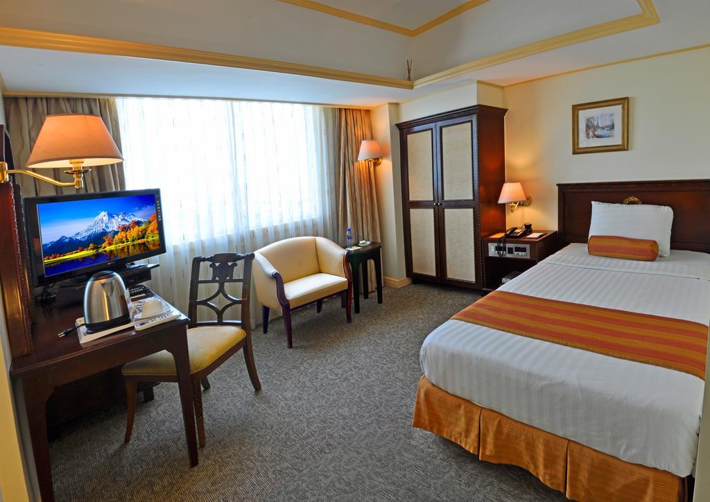 Networld Hotel Spa And Casino Pasay Bagian luar foto