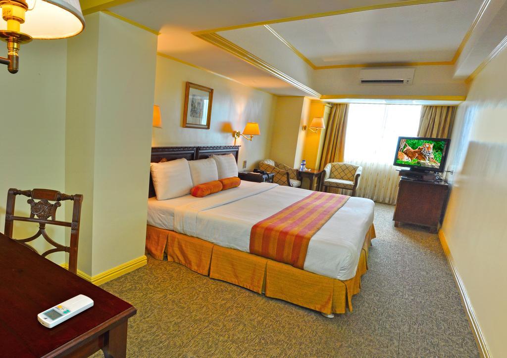 Networld Hotel Spa And Casino Pasay Bagian luar foto
